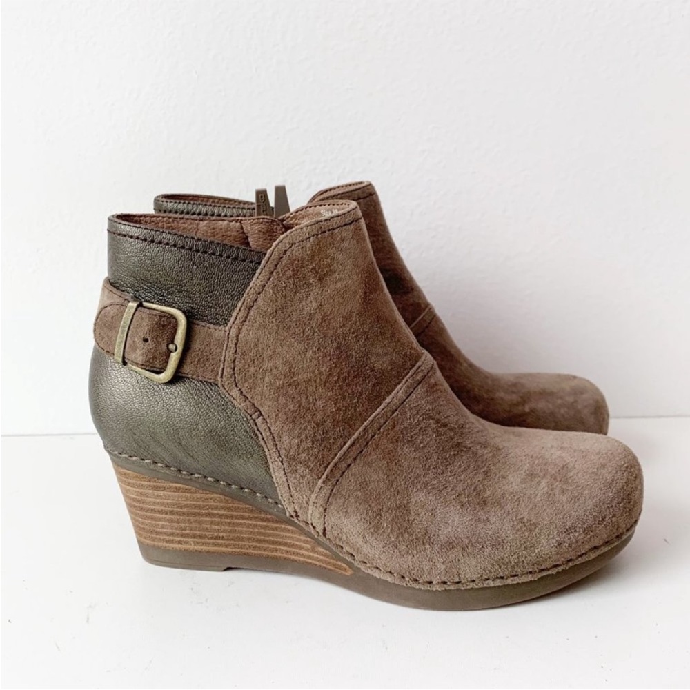 Dansko Shirley Taupe Suede Wedge Ankle Bootie Size 8 Zipper SH10